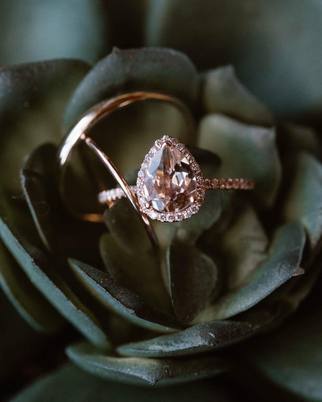 Rose gold pear-cut shaped wedding ring