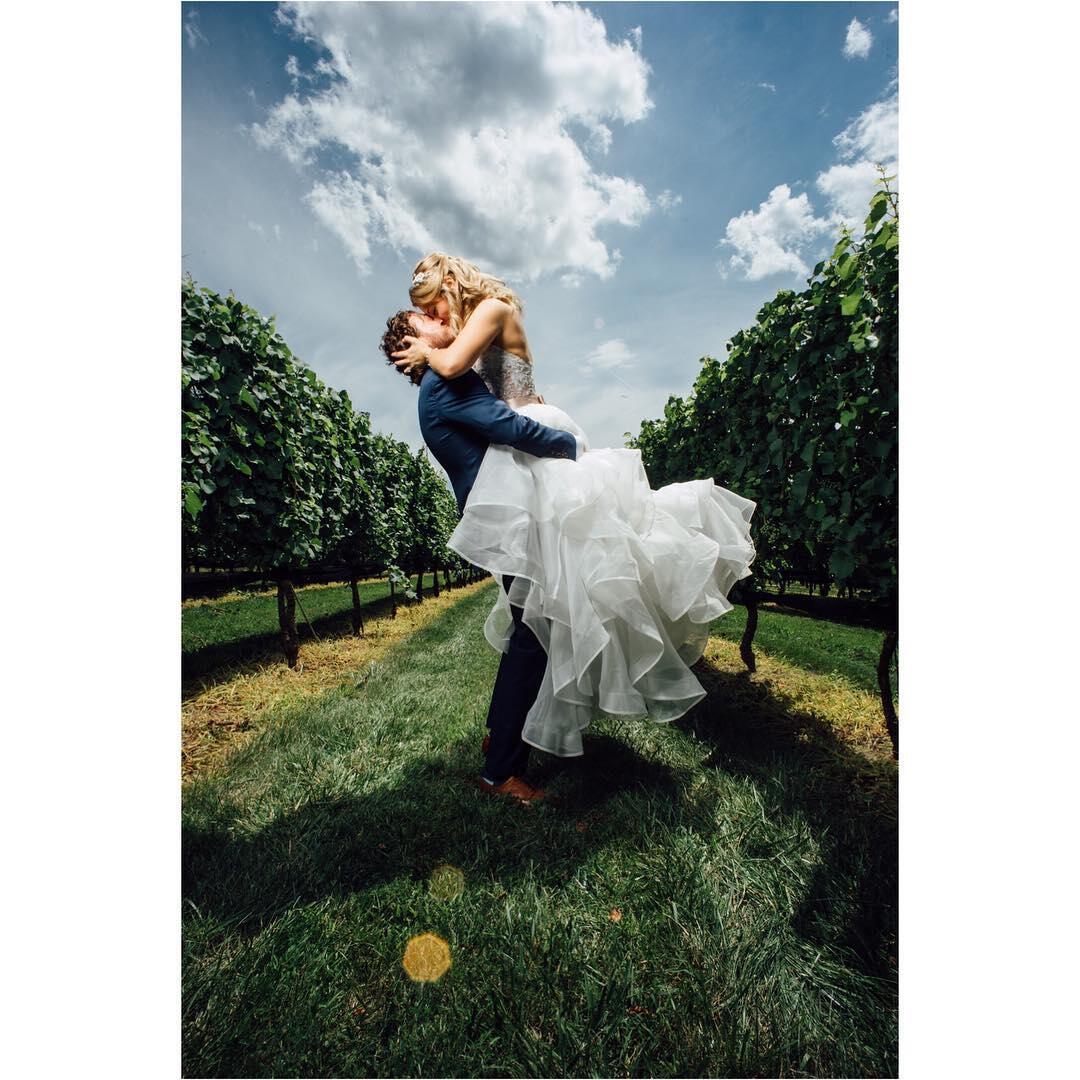 couple kissing in vineyard