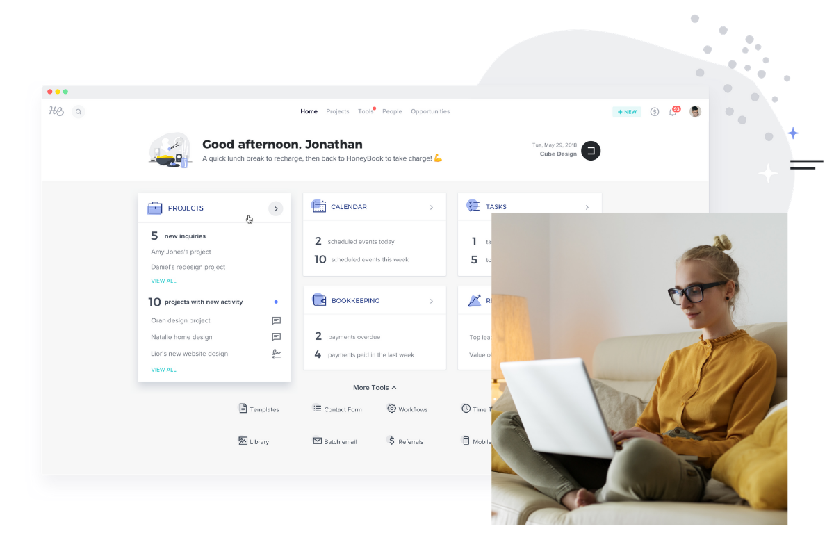 Homepage of HoneyBook displaying various projects, calendar, and tasks